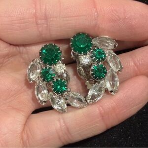 Vintage mid century green rhinestone clip on earrings